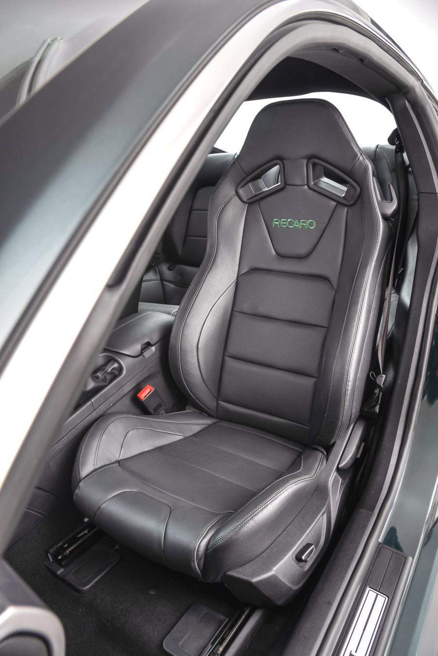 Интерьер Ford Mustang Bullitt 2019 года  (ZA) (фото 20 из 44)